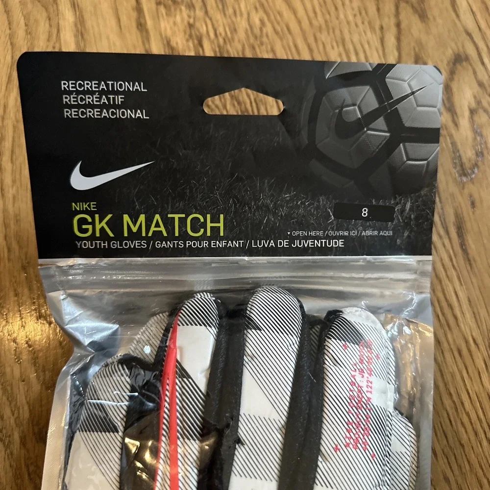 Nike GK Match Youth Soccer Goalkeeper Gloves Black White Red Size 8 CQ7795-101